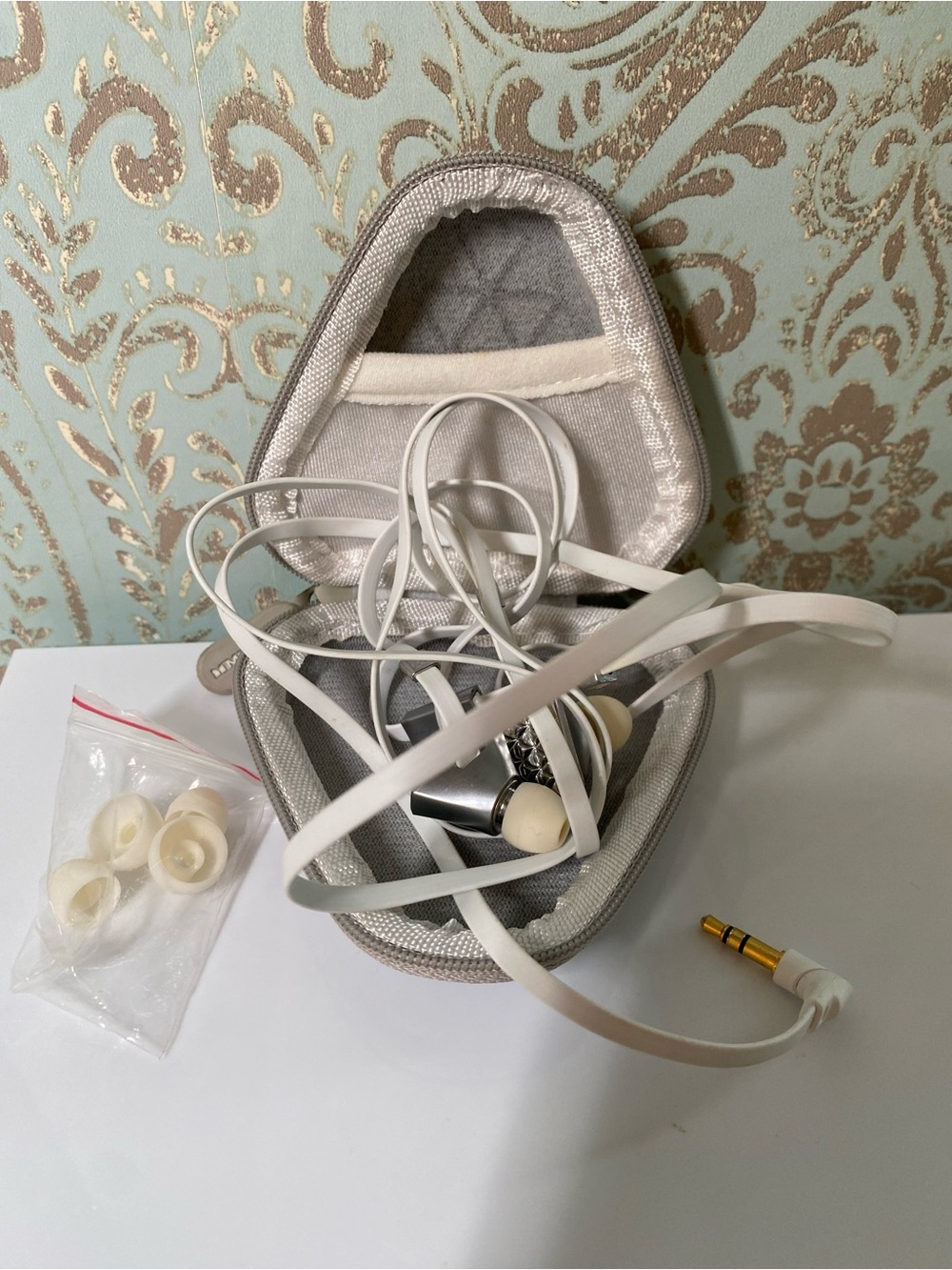 Heartbeats by Monster Beats by Dre x Lady Gaga Earbuds and Case